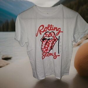 NWT Rolling Stones Heart Tongue Graphic Tee – L – White – Valentine’s Edition